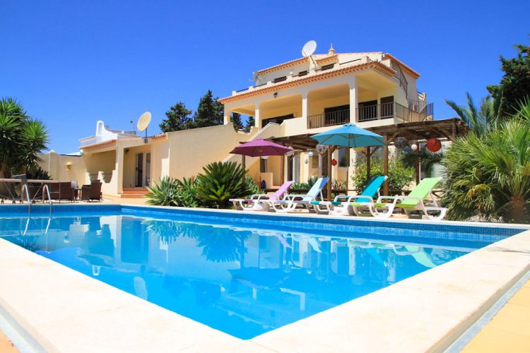 The large outdoor swimming pool reflects the cream colour of the AltaVista Surf and Adventure Lodge