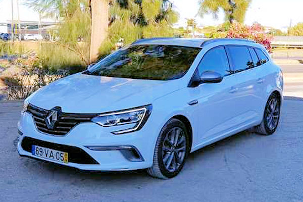 A white Renault Megane sitting on the driveway at Zitauto