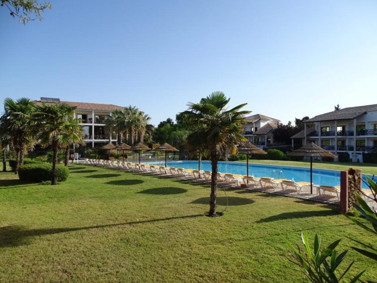 Luz Mar Villas offers a huge swimming pool within its grounds making it a great place for families