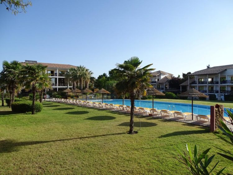 luzmarvillas Luz Mar Villas offers a huge swimming pool within its grounds making it a great place for families
