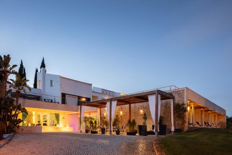 The Vila Valverde offers an elegant setting with large gardens and a splendid facade